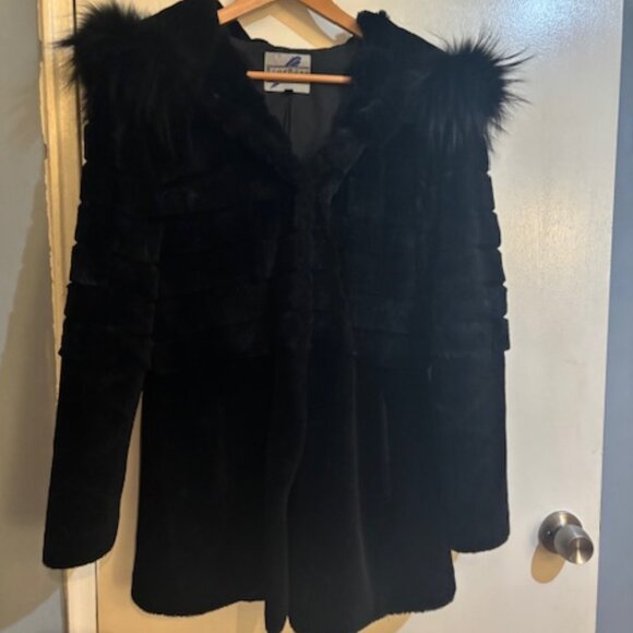 Blue Duck Hooded Fur - Picture 1 of 7